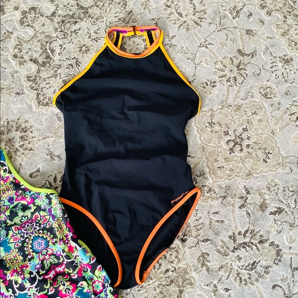 Two swim suits for price of one👙😎 - Picture 2 of 11